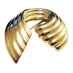 Crescent Circle Pin Brooch Gold Vintage Deep Lined Open Wide Band Scallop Edge